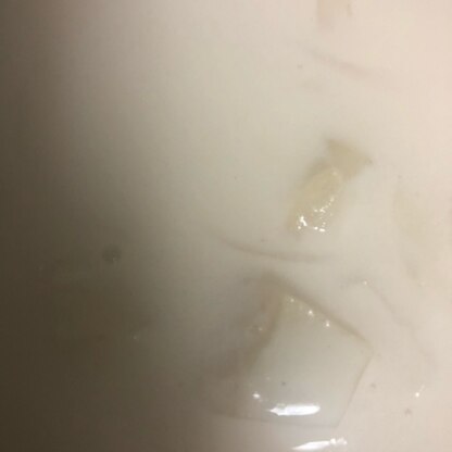 彩りのパセリが無く申し訳ないです(/ _ ; )
和と洋のいいとこ取りの美味しいミルクスープでした♡